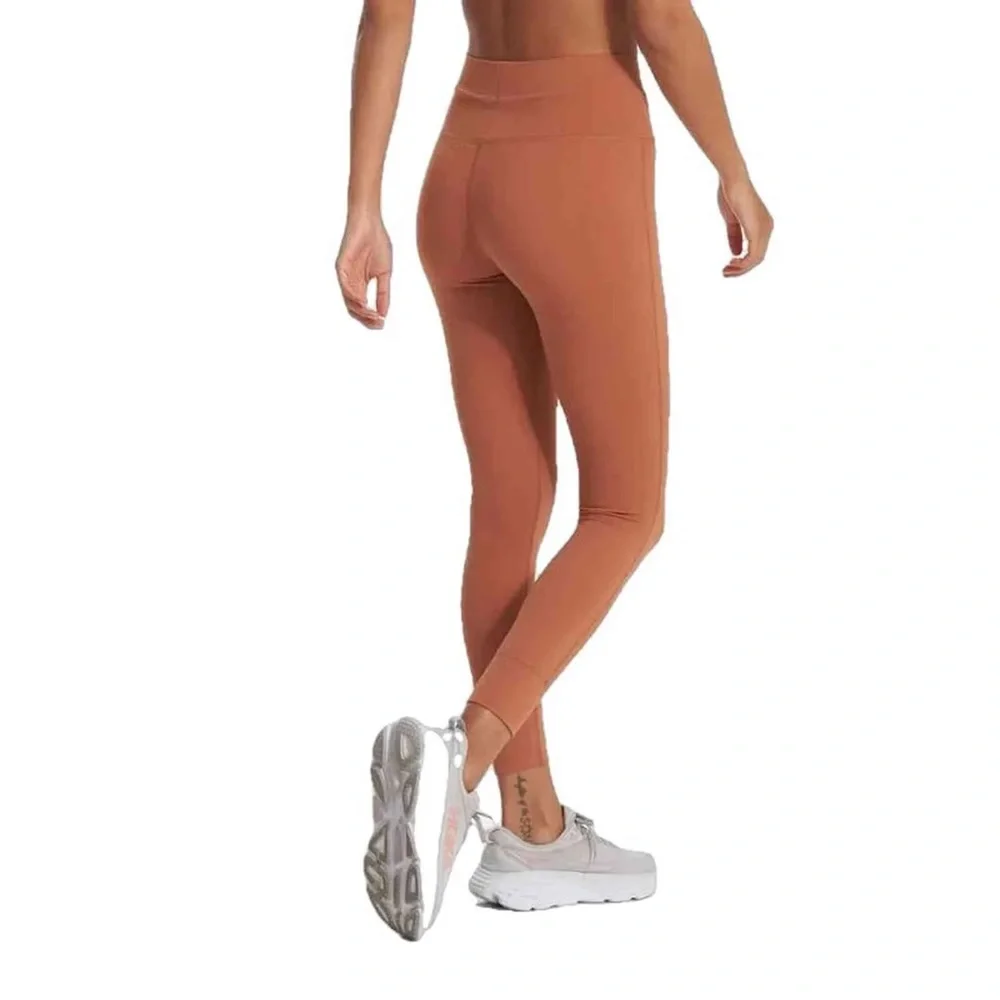 Vuori Women's 7/8 Daily Leggings - Picture 2 of 10